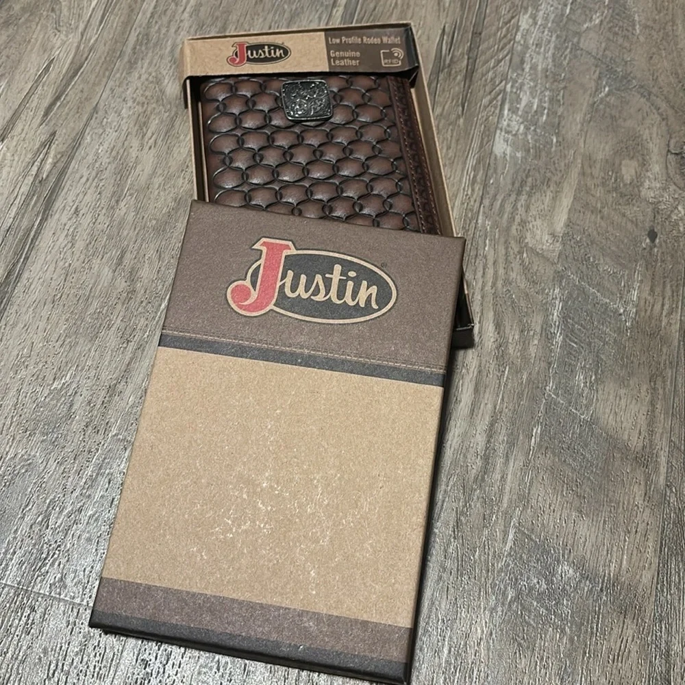 Justin Rodeo Genuine Leather Low Profile,RFID,8 card slots,slip pockets,Concho